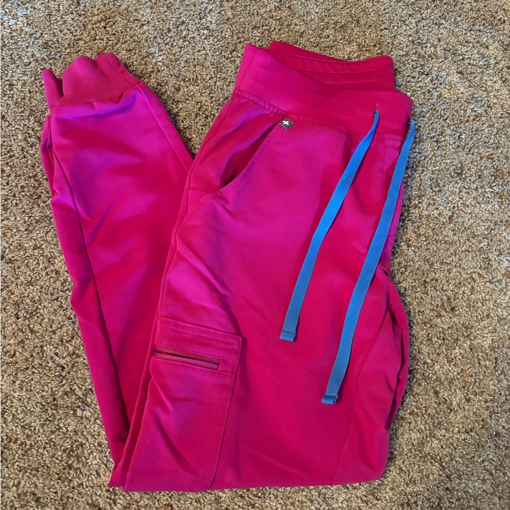 Figs Zamora Jogger Scrub Pants (Raspberry Sorbet)